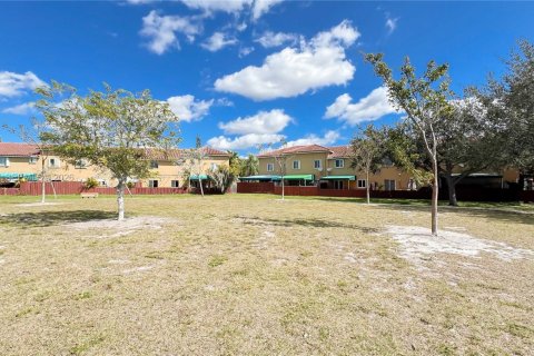 Townhouse in Hialeah, Florida 3 bedrooms, 141.21 sq.m. № 2025165 - photo 7