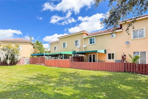 Townhouse in Hialeah, Florida 3 bedrooms, 141.21 sq.m. № 2025165 - photo 6
