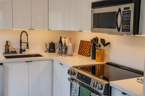 Снять в аренду кондоминиум в Майами, Флорида 2 спальни, 106.74м2, № 2080740 - фото 16
