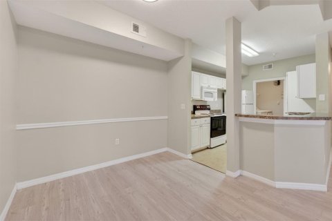 Copropriété à vendre à Orlando, Floride: 2 chambres, 99.68 m2 № 2389420 - photo 18