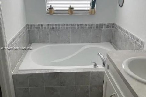 Купить виллу или дом в Лейкленд, Флорида 3 спальни, № 2037709 - фото 9