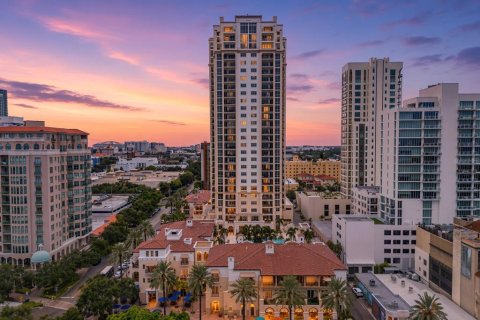 Condo à Saint Petersburg, Floride, 3 chambres  № 2384246