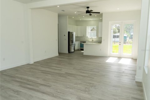 House in Sanford, Florida 3 bedrooms, 149.94 sq.m. № 2130921 - photo 6