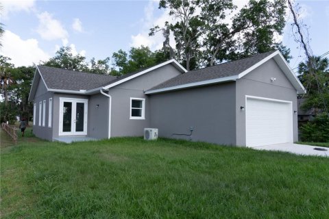 House in Sanford, Florida 3 bedrooms, 149.94 sq.m. № 2130921 - photo 24