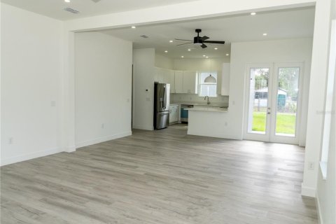 House in Sanford, Florida 3 bedrooms, 149.94 sq.m. № 2130921 - photo 9