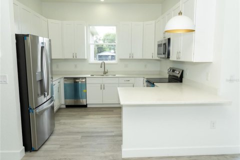 House in Sanford, Florida 3 bedrooms, 149.94 sq.m. № 2130921 - photo 10