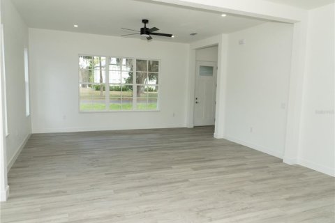 House in Sanford, Florida 3 bedrooms, 149.94 sq.m. № 2130921 - photo 5