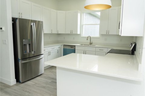 House in Sanford, Florida 3 bedrooms, 149.94 sq.m. № 2130921 - photo 13