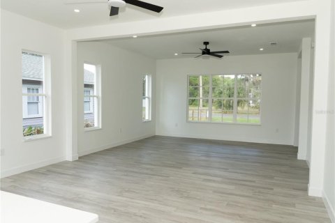 House in Sanford, Florida 3 bedrooms, 149.94 sq.m. № 2130921 - photo 4