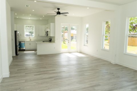 House in Sanford, Florida 3 bedrooms, 149.94 sq.m. № 2130921 - photo 7