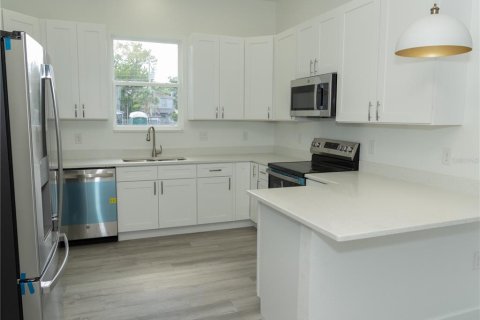 House in Sanford, Florida 3 bedrooms, 149.94 sq.m. № 2130921 - photo 11