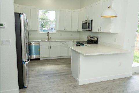 House in Sanford, Florida 3 bedrooms, 149.94 sq.m. № 2130921 - photo 12