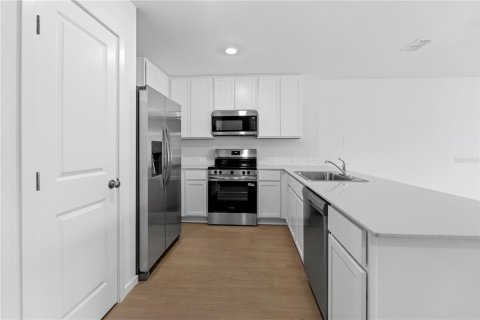 Townhouse in Davenport, Florida 3 bedrooms, 128.02 sq.m. № 2280599 - photo 3