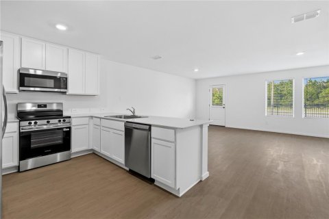 Townhouse in Davenport, Florida 3 bedrooms, 128.02 sq.m. № 2280599 - photo 2
