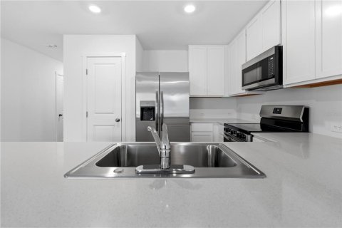 Townhouse in Davenport, Florida 3 bedrooms, 128.02 sq.m. № 2280599 - photo 5