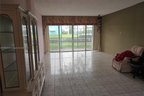 Condo in Pompano Beach, Florida, 2 bedrooms  № 1863272 - photo 14