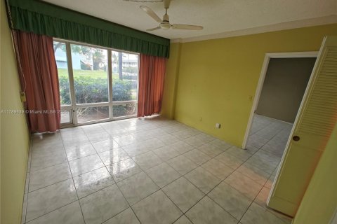 Condo in Pompano Beach, Florida, 2 bedrooms  № 1863272 - photo 11