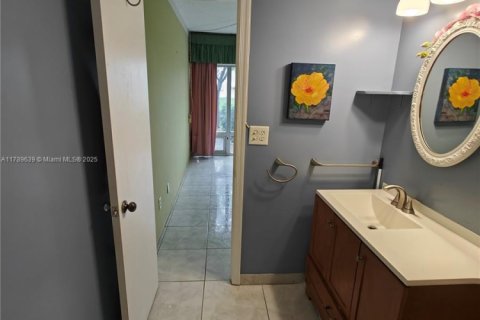 Condo in Pompano Beach, Florida, 2 bedrooms  № 1863272 - photo 10