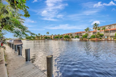 Condo in Pompano Beach, Florida, 2 bedrooms  № 1863272 - photo 30