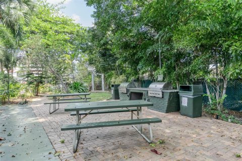 Condo in Pompano Beach, Florida, 2 bedrooms  № 1863272 - photo 20