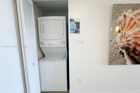 Купить кондоминиум в Халландейл-Бич, Флорида 2 спальни, 94.76м2, № 2018789 - фото 6