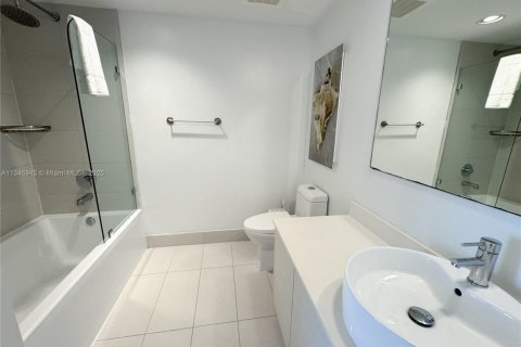 Купить кондоминиум в Халландейл-Бич, Флорида 2 спальни, 94.76м2, № 2018789 - фото 16