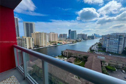 Кондоминиум с 2 спальнями в Халландейл-Бич, Флорида № 2018789