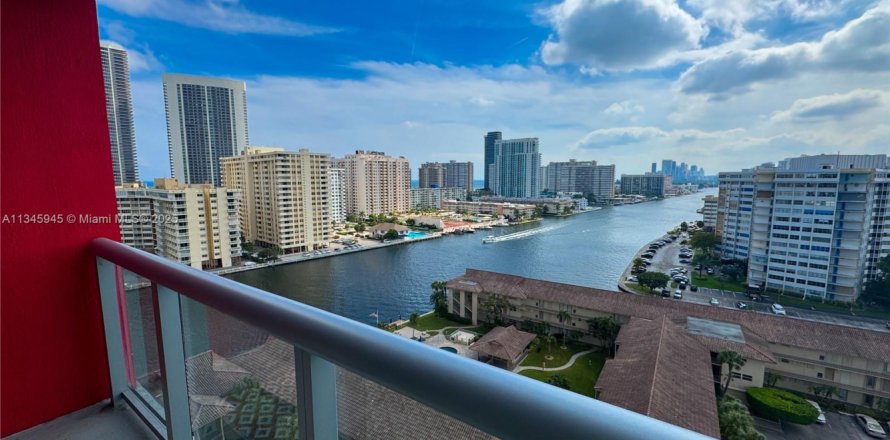 Кондоминиум с 2 спальнями в Халландейл-Бич, Флорида № 2018789