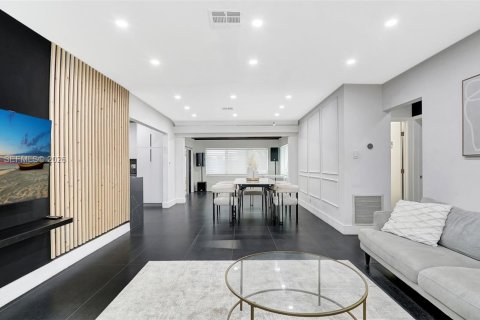 Casa en venta en Hollywood, Florida, 3 dormitorios № 1997071 - foto 4