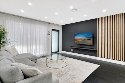 Casa en venta en Hollywood, Florida, 3 dormitorios № 1997071 - foto 2