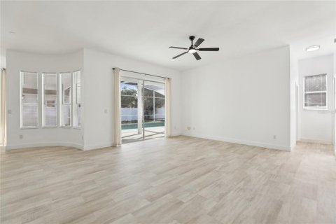 House in Davenport, Florida 4 bedrooms, 234.02 sq.m. № 1525422 - photo 11