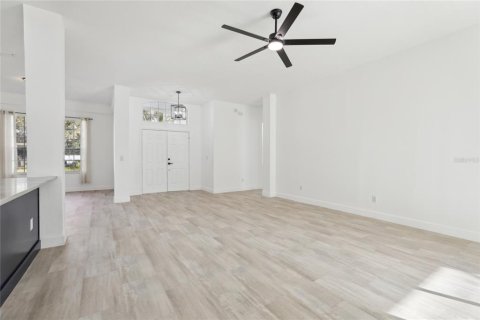 House in Davenport, Florida 4 bedrooms, 234.02 sq.m. № 1525422 - photo 8