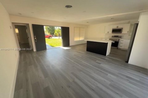 Villa ou maison à louer à North Miami Beach, Floride: 2 chambres, 111.3 m2 № 2000290 - photo 7