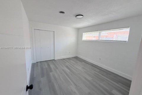 Villa ou maison à louer à North Miami Beach, Floride: 2 chambres, 111.3 m2 № 2000290 - photo 9