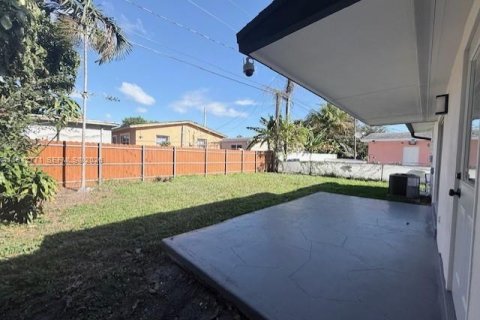 Villa ou maison à louer à North Miami Beach, Floride: 2 chambres, 111.3 m2 № 2000290 - photo 16