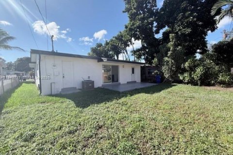 Villa ou maison à louer à North Miami Beach, Floride: 2 chambres, 111.3 m2 № 2000290 - photo 17