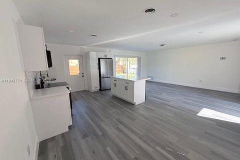 Villa ou maison à louer à North Miami Beach, Floride: 2 chambres, 111.3 m2 № 2000290 - photo 4