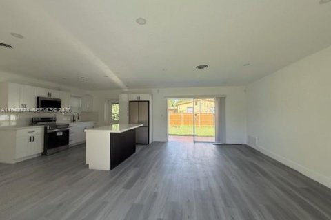 Villa ou maison à louer à North Miami Beach, Floride: 2 chambres, 111.3 m2 № 2000290 - photo 6