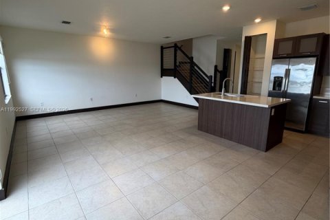 Townhouse in Miami Lakes, Florida 3 bedrooms, 190.45 sq.m. № 2058599 - photo 8