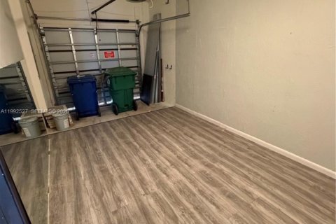 Townhouse in Miami Lakes, Florida 3 bedrooms, 190.45 sq.m. № 2058599 - photo 20