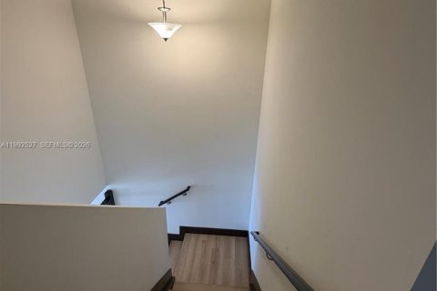 Townhouse in Miami Lakes, Florida 3 bedrooms, 190.45 sq.m. № 2058599 - photo 19