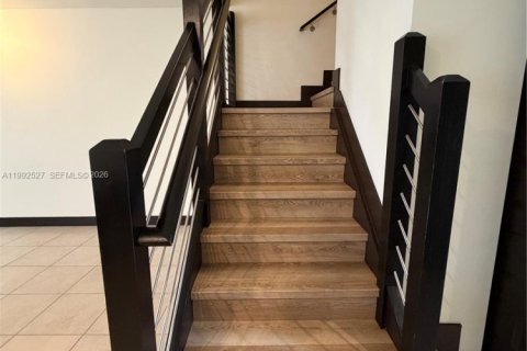 Townhouse in Miami Lakes, Florida 3 bedrooms, 190.45 sq.m. № 2058599 - photo 6