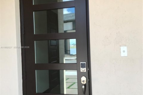 Townhouse in Miami Lakes, Florida 3 bedrooms, 190.45 sq.m. № 2058599 - photo 2