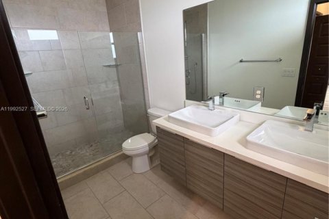 Townhouse in Miami Lakes, Florida 3 bedrooms, 190.45 sq.m. № 2058599 - photo 10