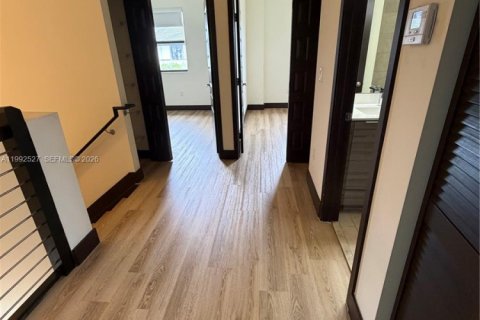 Townhouse in Miami Lakes, Florida 3 bedrooms, 190.45 sq.m. № 2058599 - photo 14