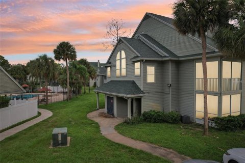 Condo in Orlando, Florida, 2 bedrooms  № 1721352 - photo 1