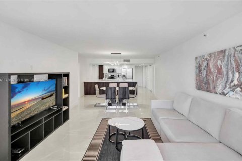 Condominio en alquiler en Miami, Florida, 3 dormitorios, 169.73 m2 № 1937657 - foto 16