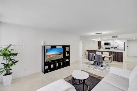 Condominio en alquiler en Miami, Florida, 3 dormitorios, 169.73 m2 № 1937657 - foto 15