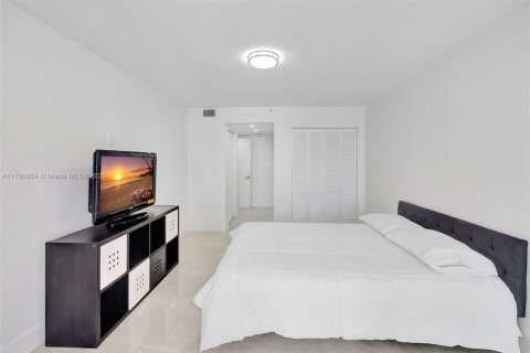 Condominio en alquiler en Miami, Florida, 3 dormitorios, 169.73 m2 № 1937657 - foto 29