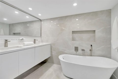 Copropriété à louer à Miami, Floride: 3 chambres, 169.73 m2 № 1937657 - photo 25